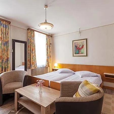 Hotell Defive 2*